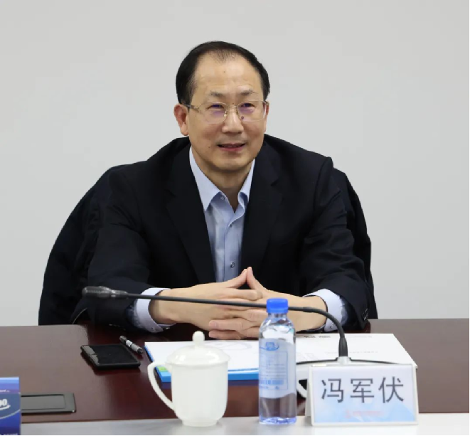 张焰与工银投资党委书记总裁冯军伏交流座谈